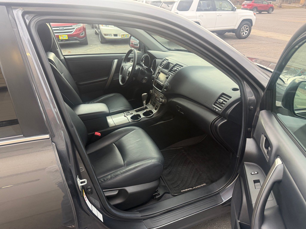 2013 Toyota Highlander Image 26