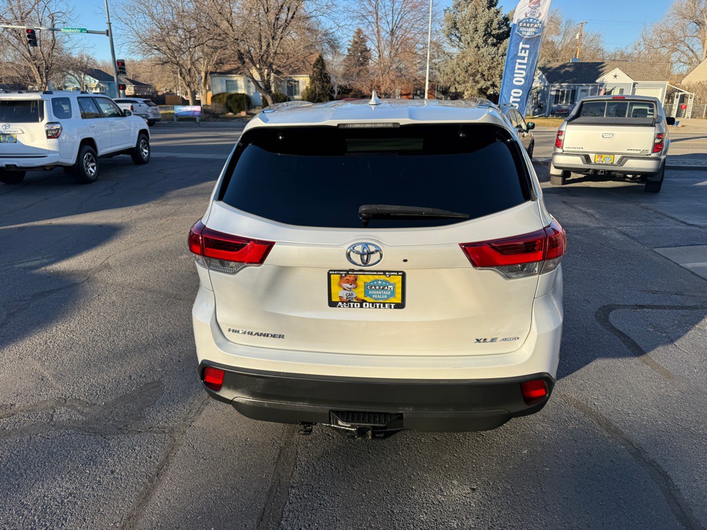 2017 Toyota Highlander Image 3