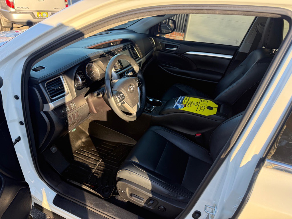 2017 Toyota Highlander Image 9