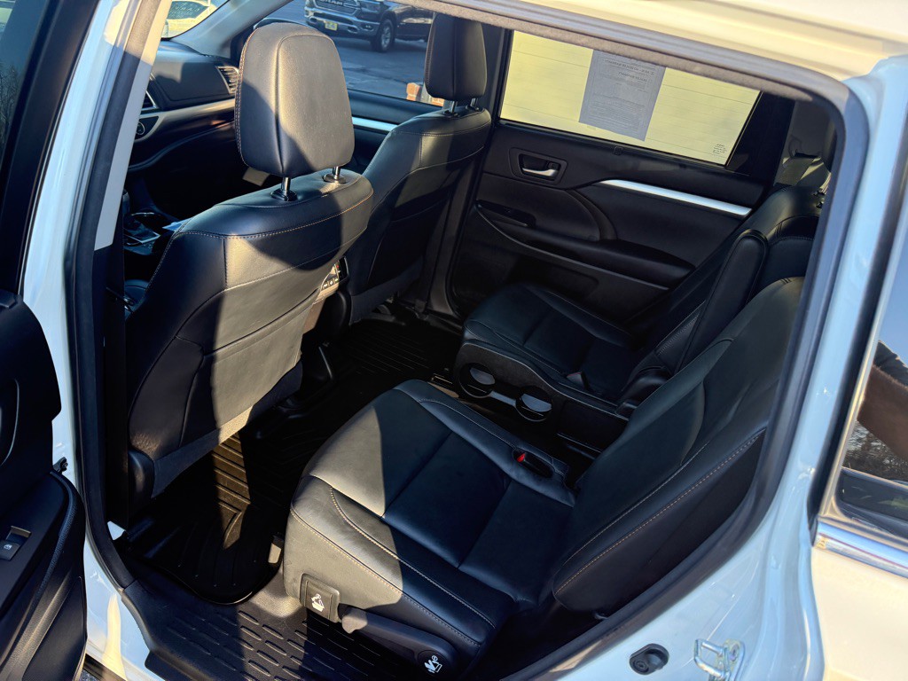 2017 Toyota Highlander Image 10