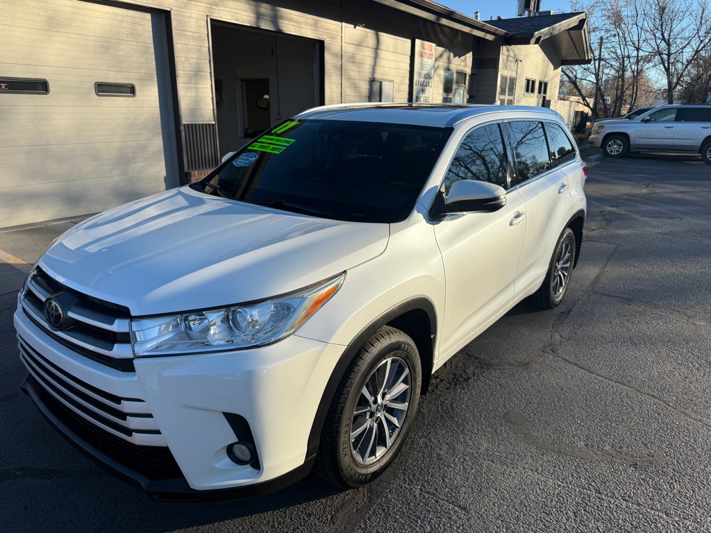 2017 Toyota Highlander Image 8