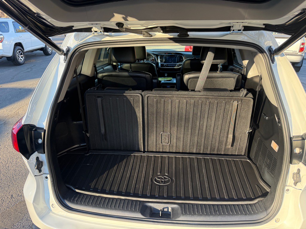 2017 Toyota Highlander Image 11