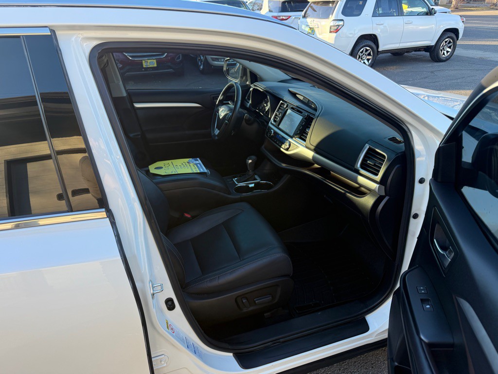 2017 Toyota Highlander Image 13