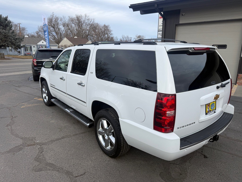 2013 Chevrolet Suburban Image 2