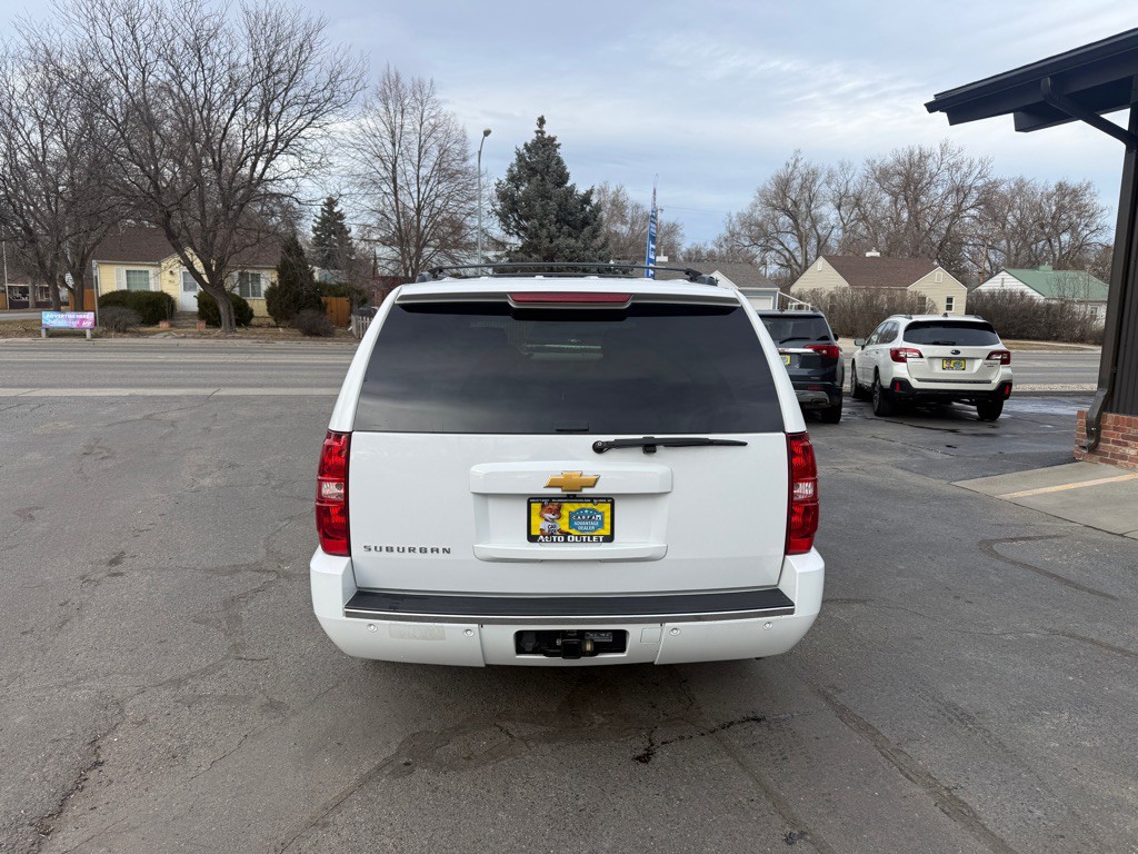 2013 Chevrolet Suburban Image 3