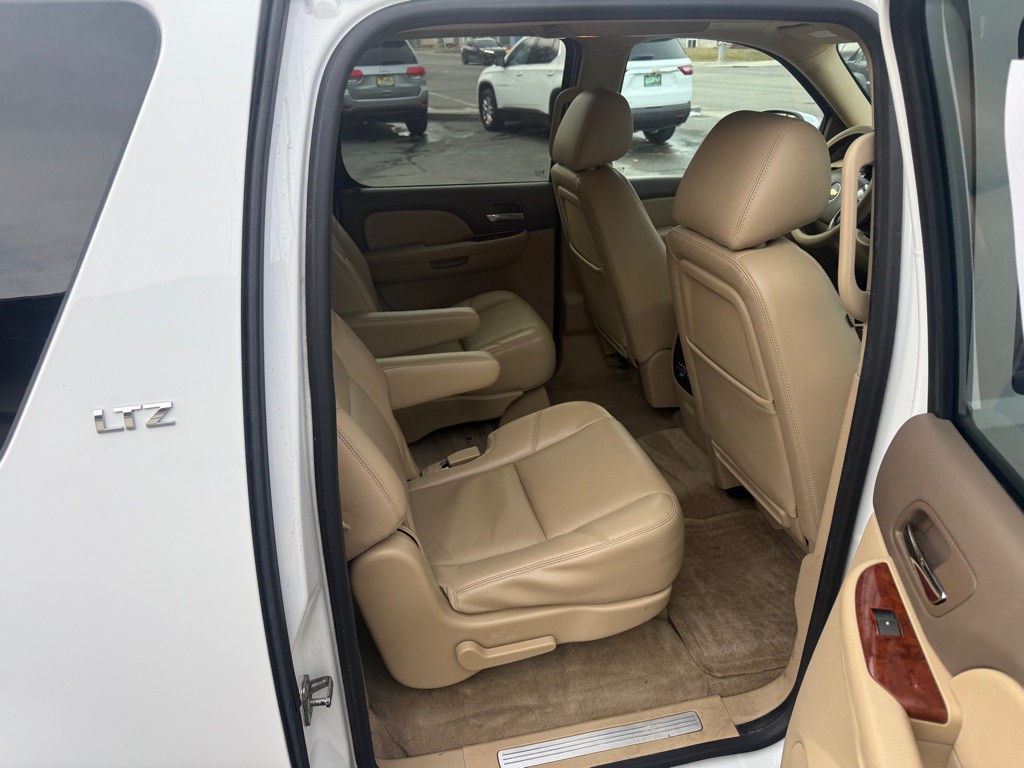 2013 Chevrolet Suburban Image 12