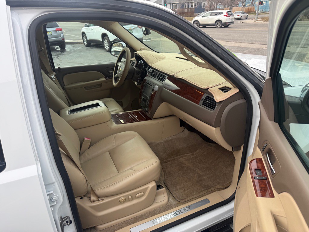 2013 Chevrolet Suburban Image 13