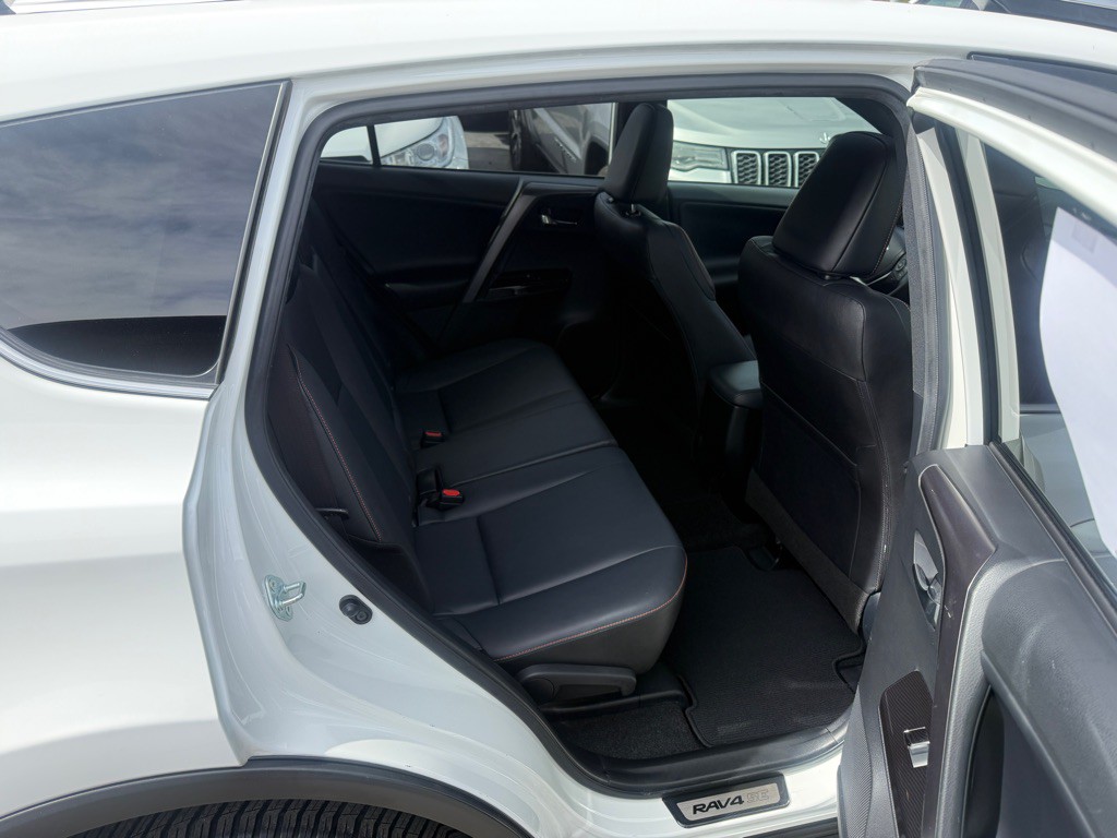 2016 Toyota Rav4 Image 9