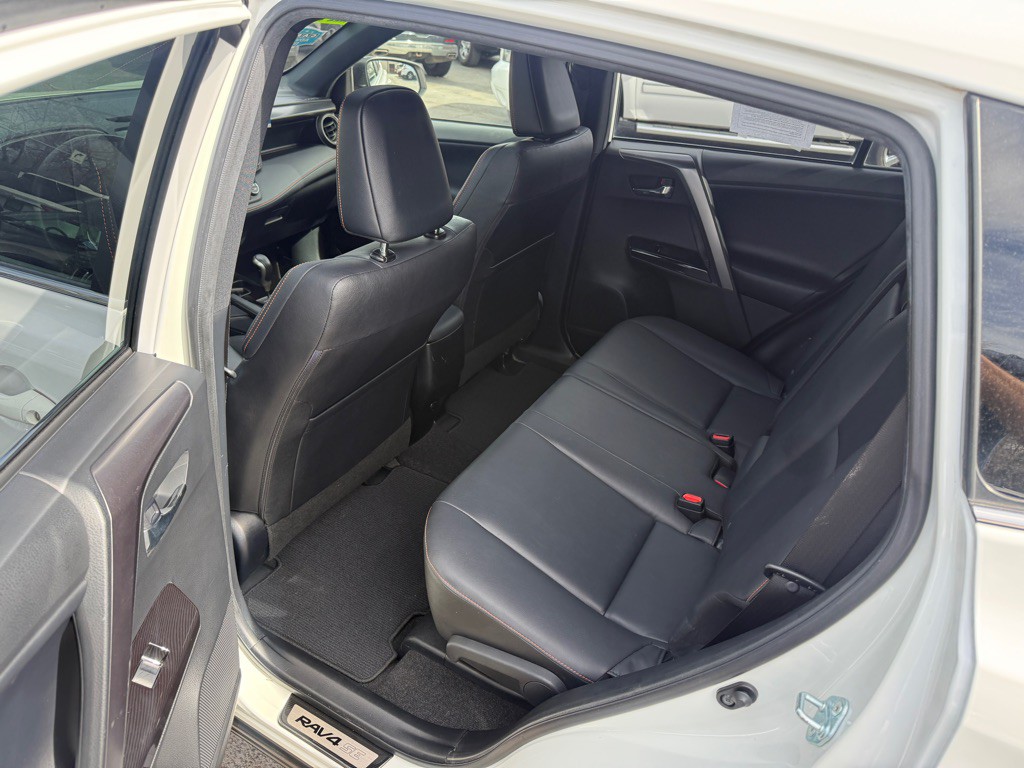2016 Toyota Rav4 Image 12