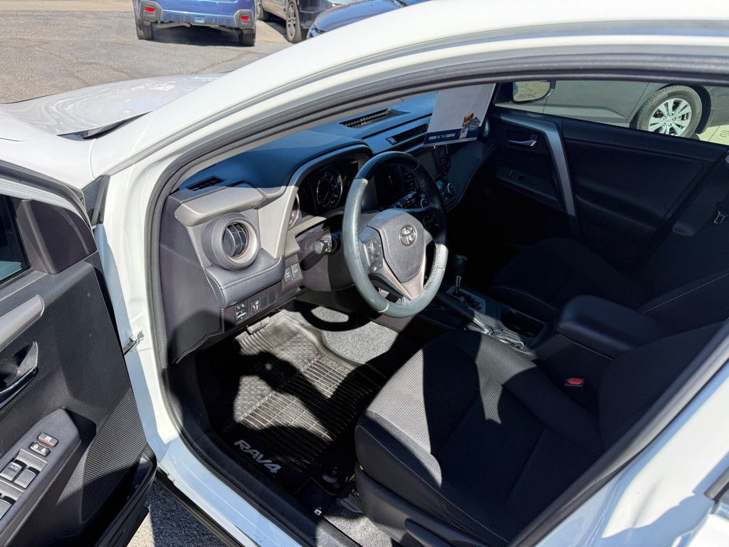 2016 Toyota Rav4 Image 9