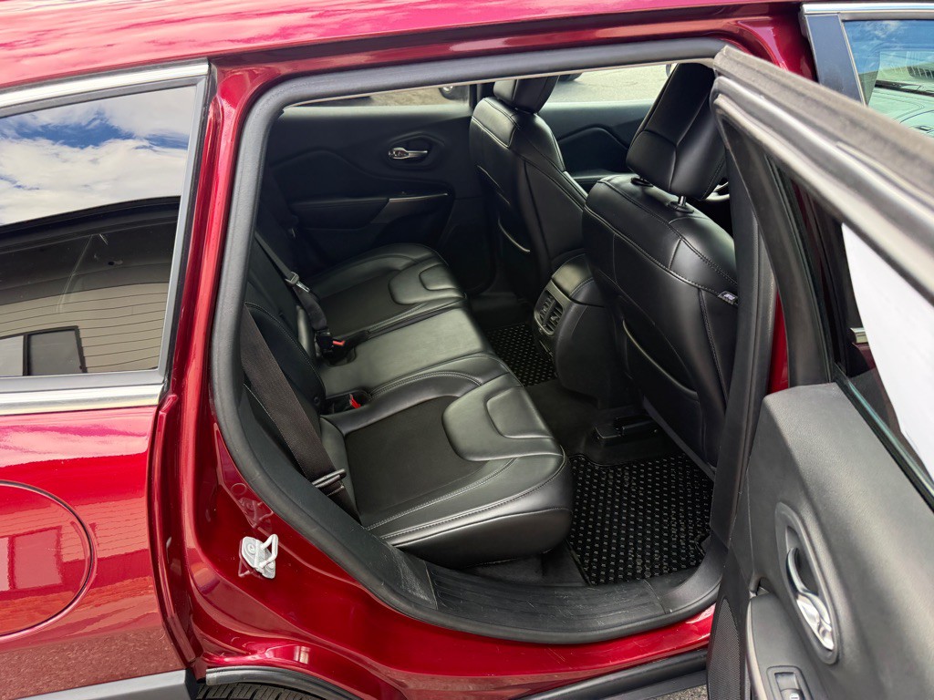 2019 Jeep Cherokee Image 10