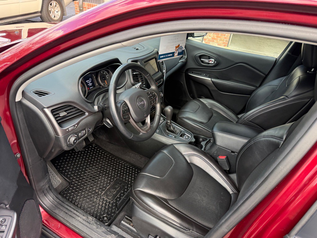 2019 Jeep Cherokee Image 12