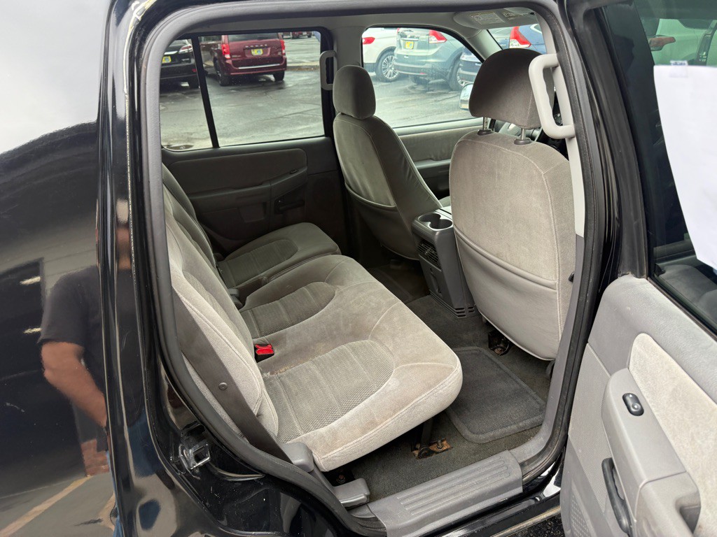 2005 Ford Explorer Image 8