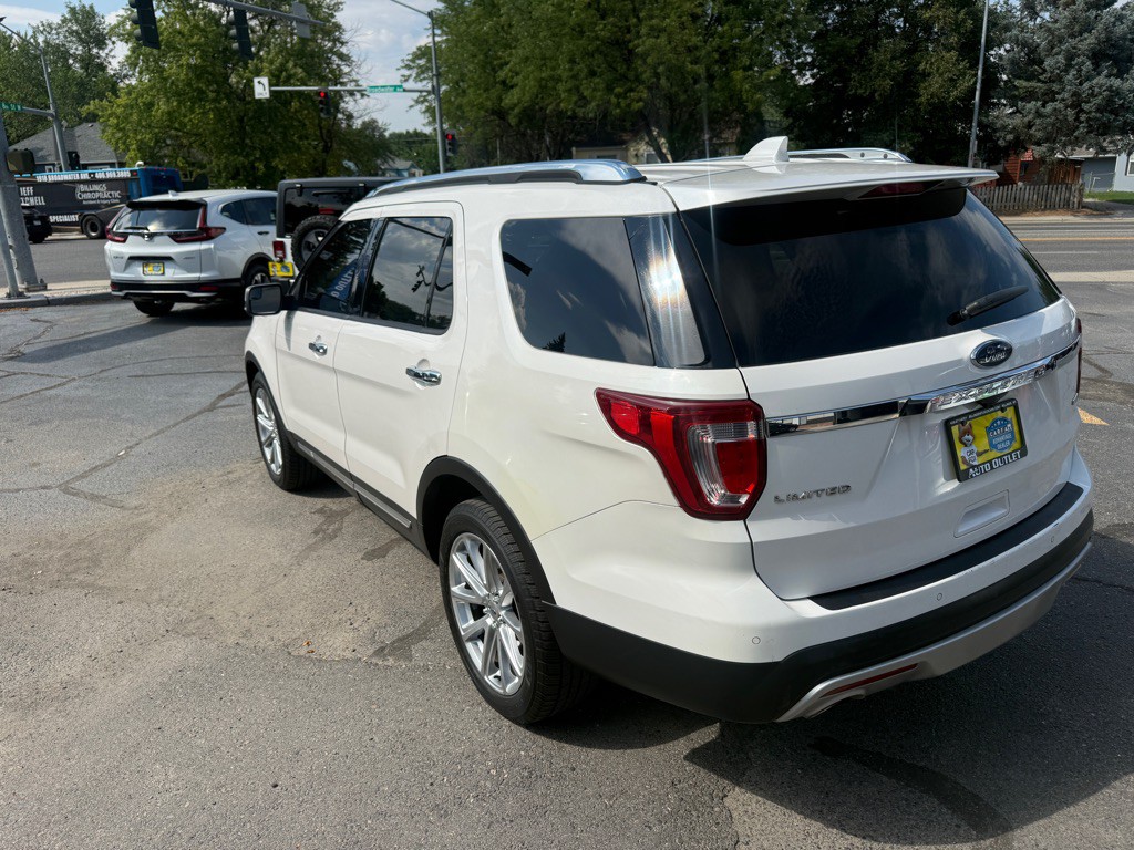 2016 Ford Explorer Image 2