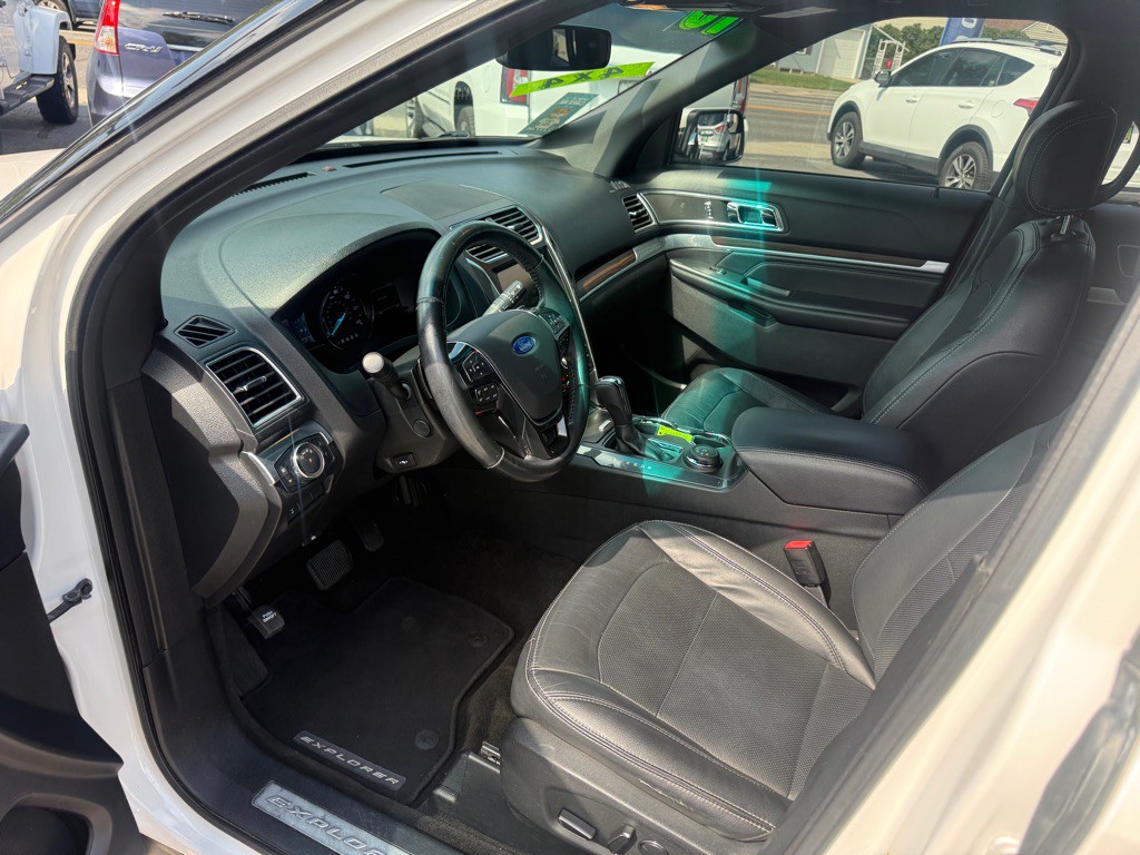 2016 Ford Explorer Image 9