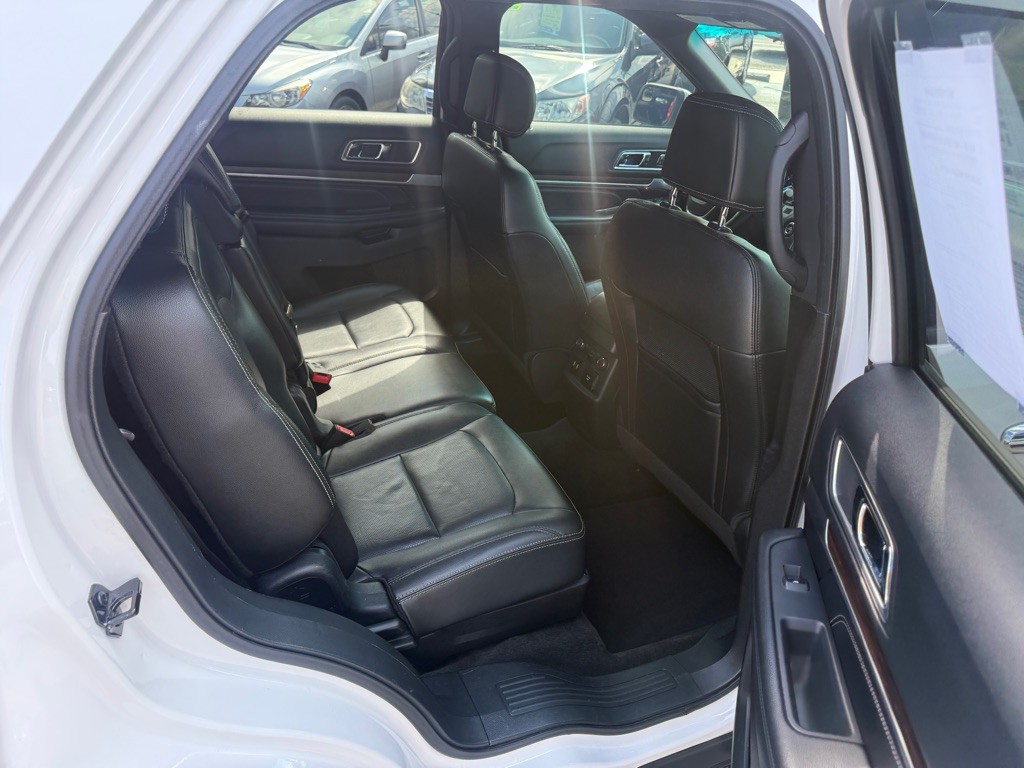 2016 Ford Explorer Image 12