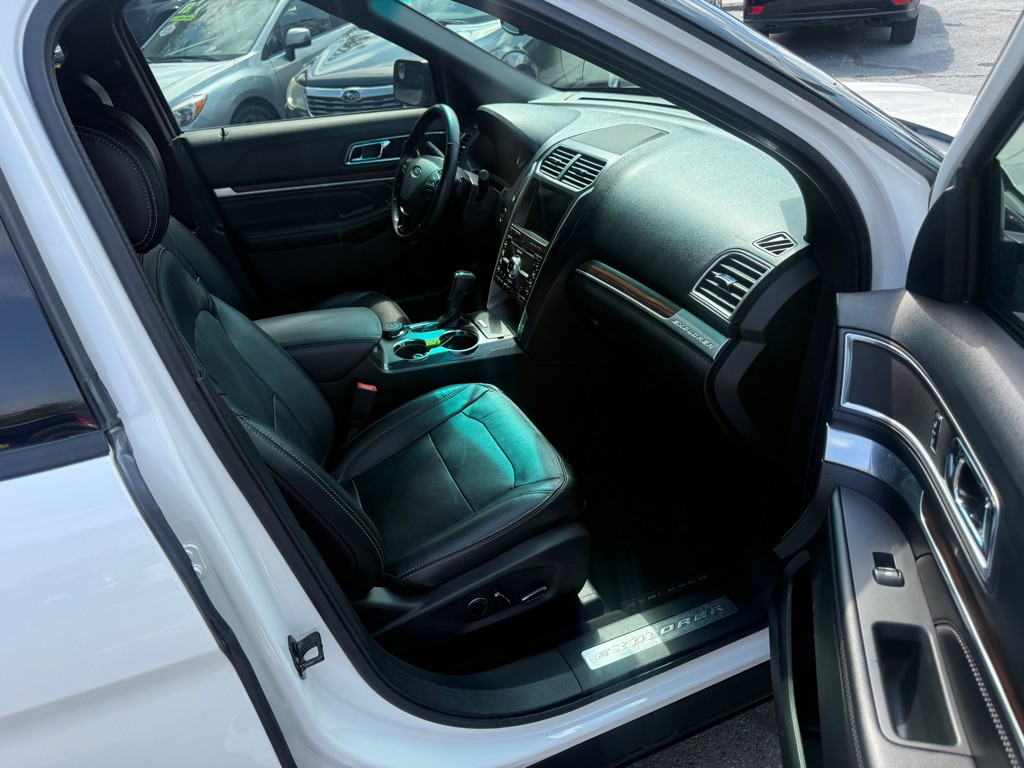 2016 Ford Explorer Image 13