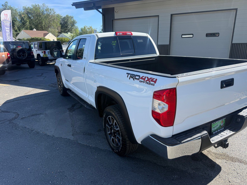 2017 Toyota Tundra Image 2