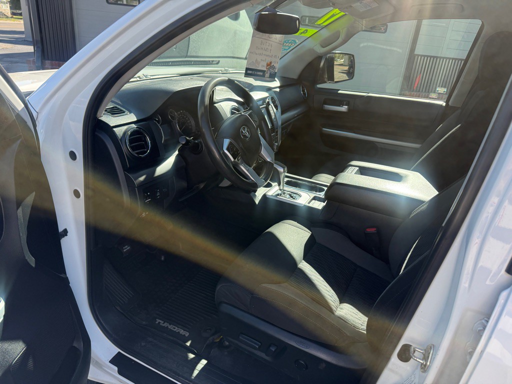 2017 Toyota Tundra Image 9
