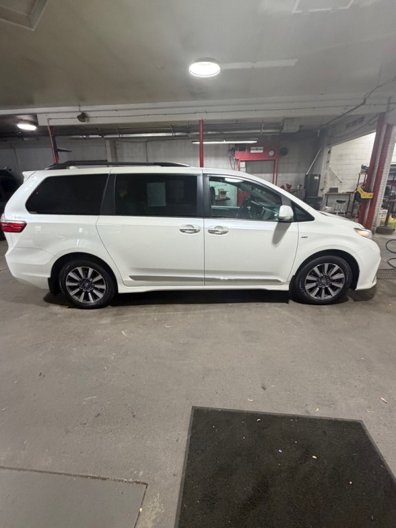 2018 Toyota Sienna Image 5