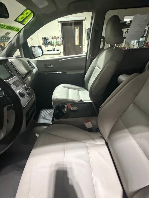 2018 Toyota Sienna Image 6