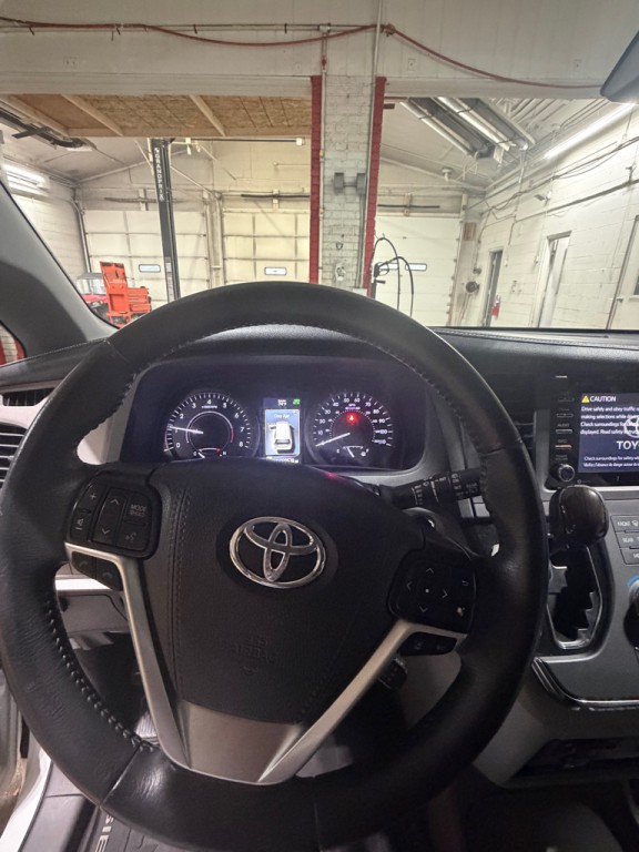 2018 Toyota Sienna Image 7