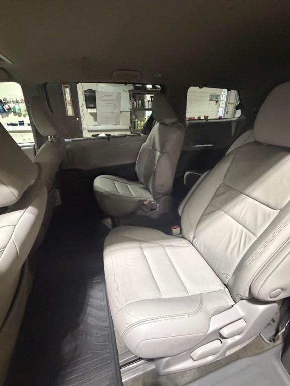 2018 Toyota Sienna Image 10