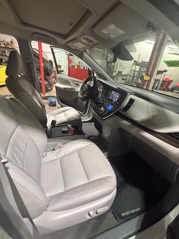 2018 Toyota Sienna Image 14