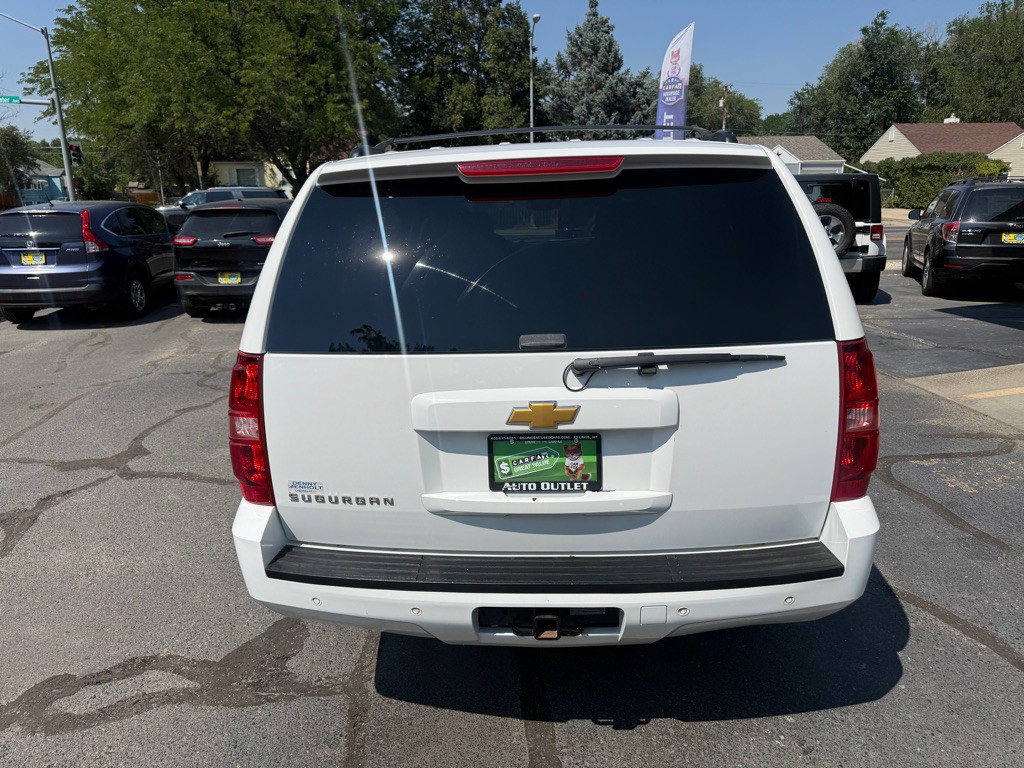 2013 Chevrolet Suburban Image 3