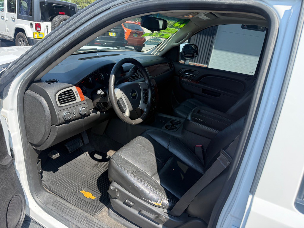 2013 Chevrolet Suburban Image 9