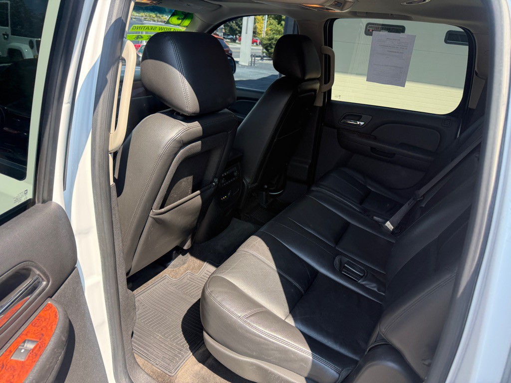 2013 Chevrolet Suburban Image 10
