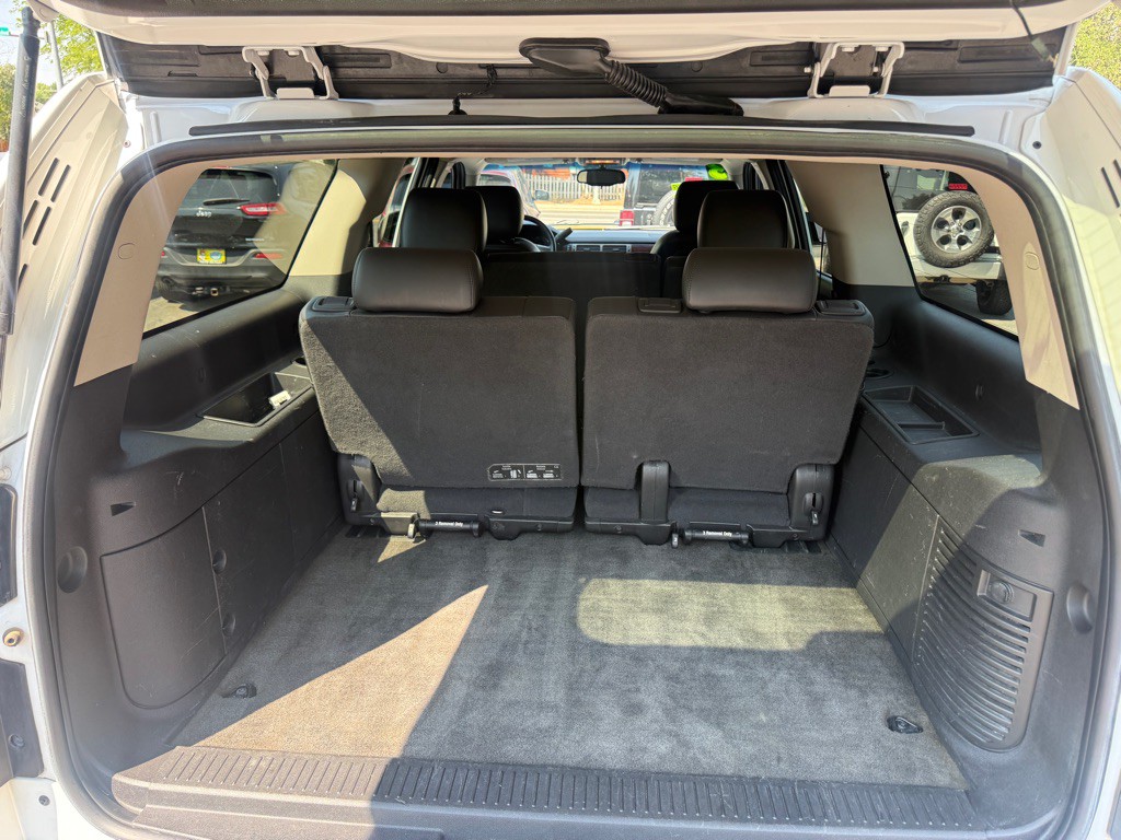 2013 Chevrolet Suburban Image 11