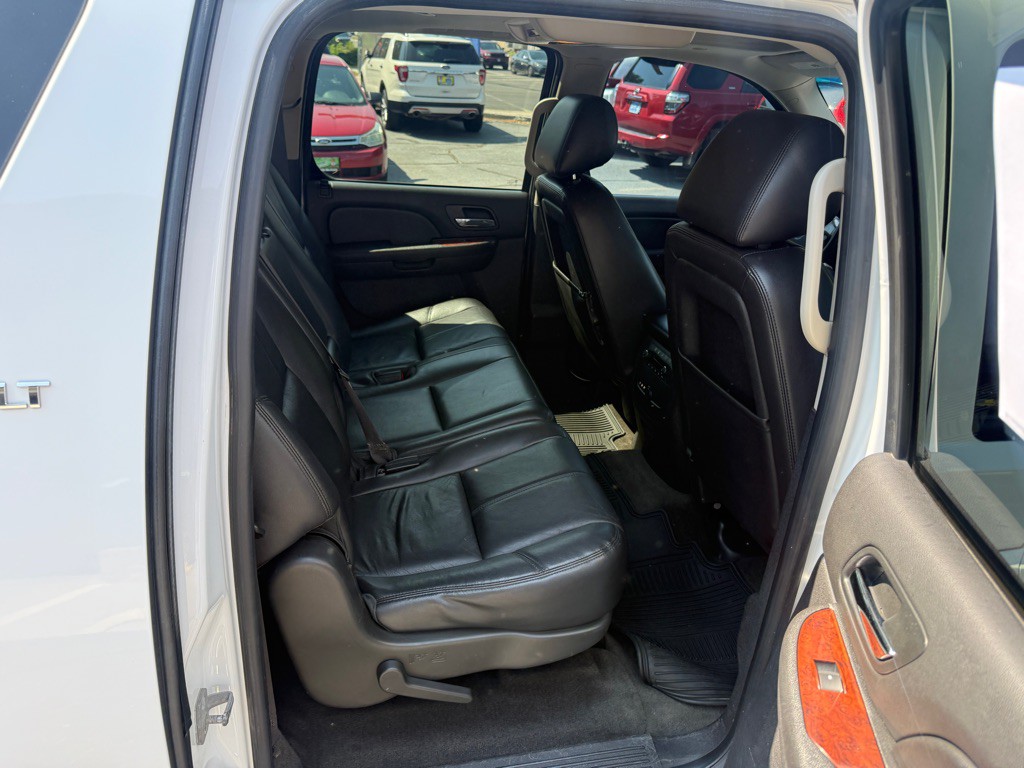 2013 Chevrolet Suburban Image 12