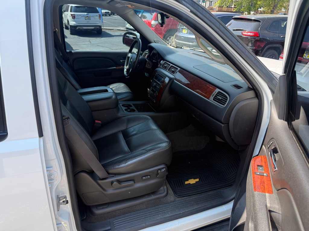 2013 Chevrolet Suburban Image 13