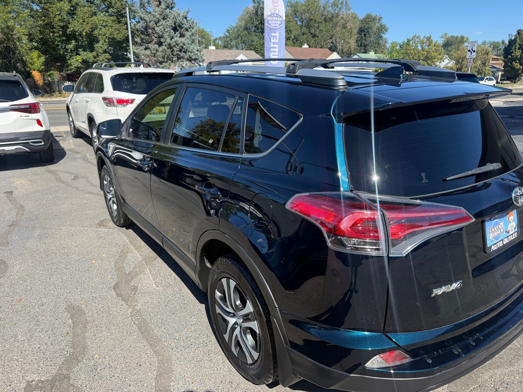 2017 Toyota Rav4 Image 2