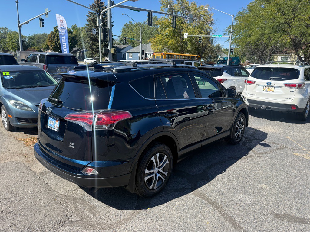 2017 Toyota Rav4 Image 4