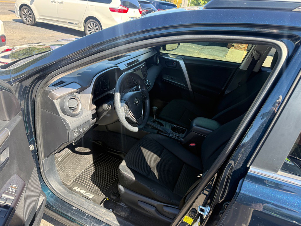 2017 Toyota Rav4 Image 9