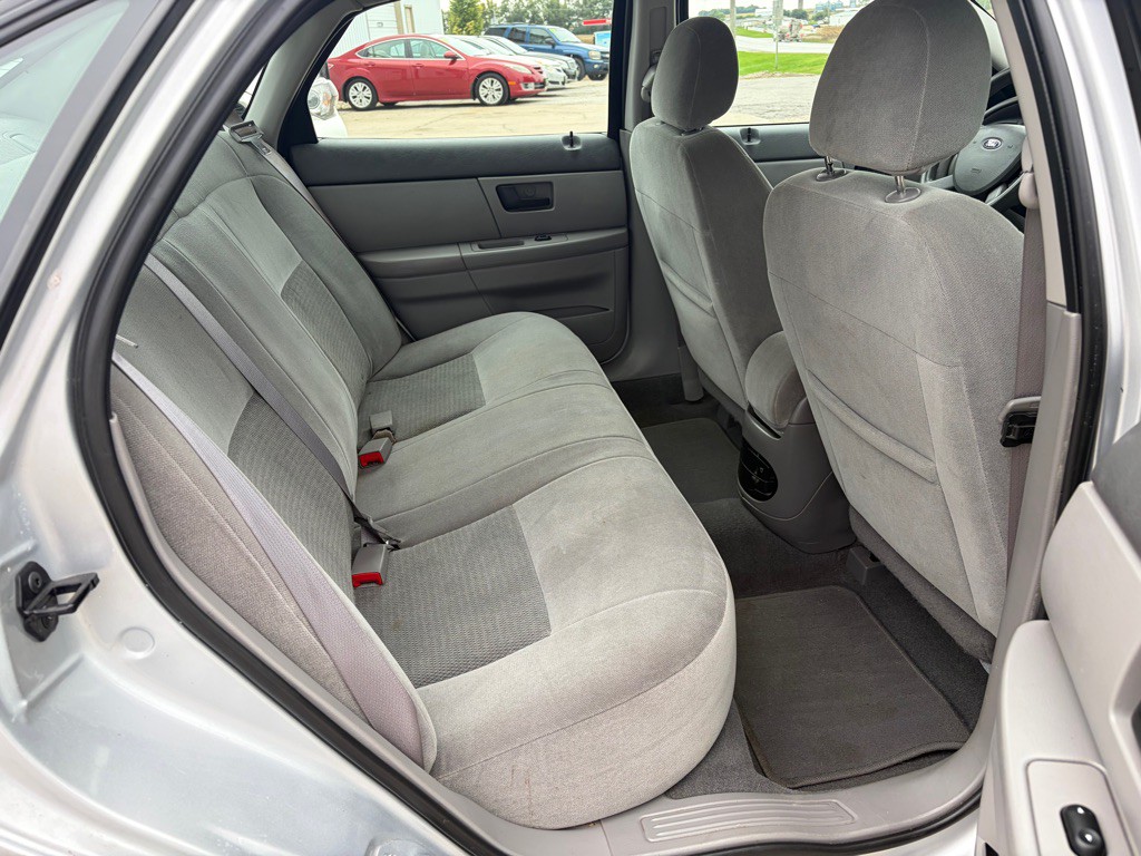 2006 Ford Taurus Image 8