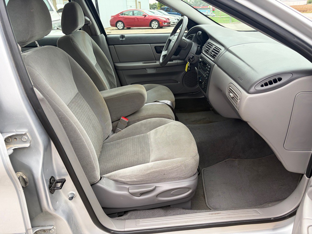 2006 Ford Taurus Image 9