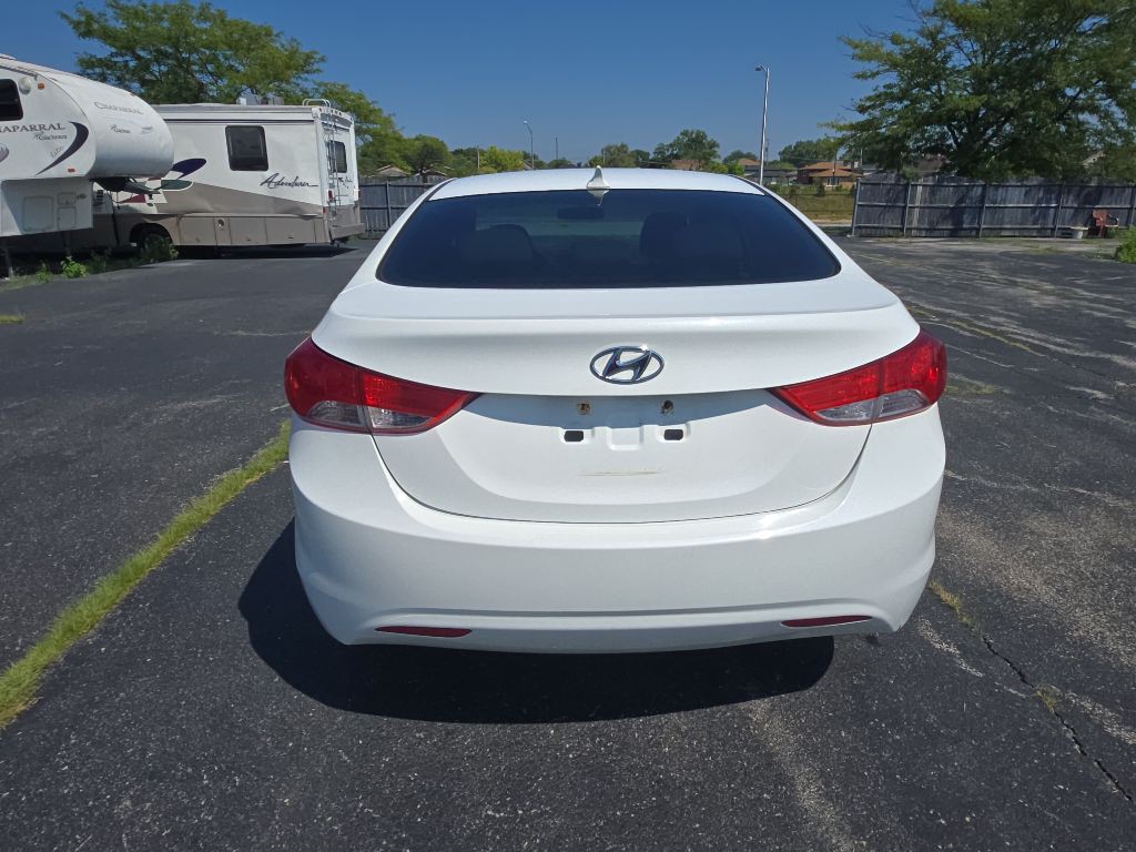 2013 Hyundai Elantra Image 1