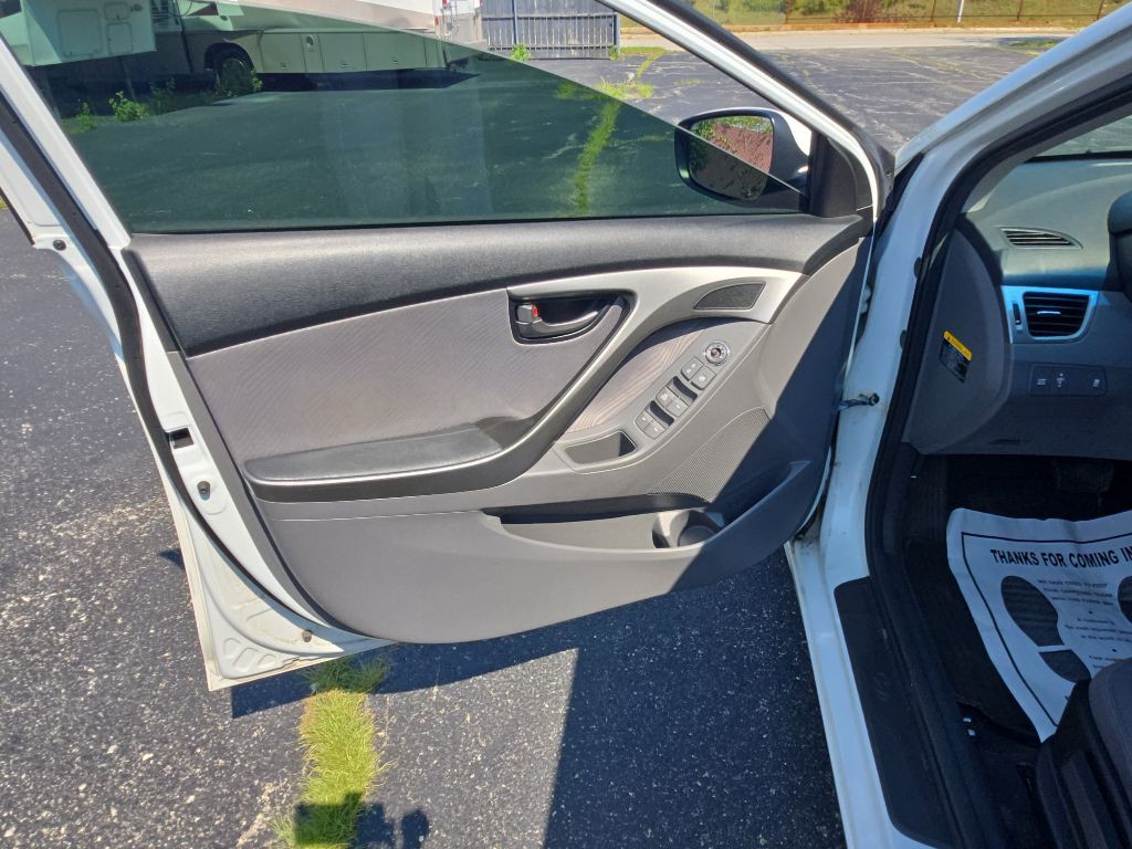 2013 Hyundai Elantra Image 7