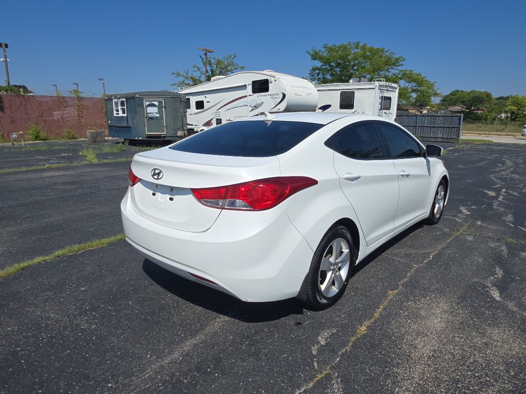 2013 Hyundai Elantra Image 9