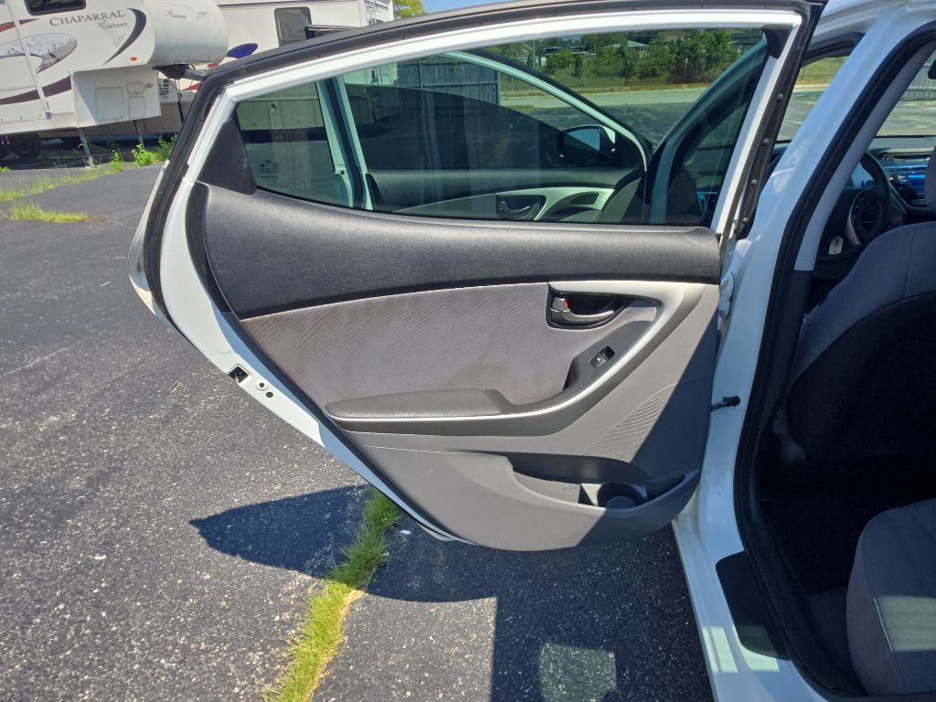 2013 Hyundai Elantra Image 11