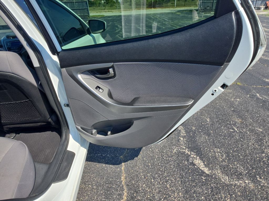 2013 Hyundai Elantra Image 12