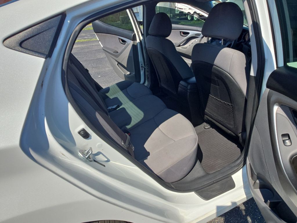 2013 Hyundai Elantra Image 13