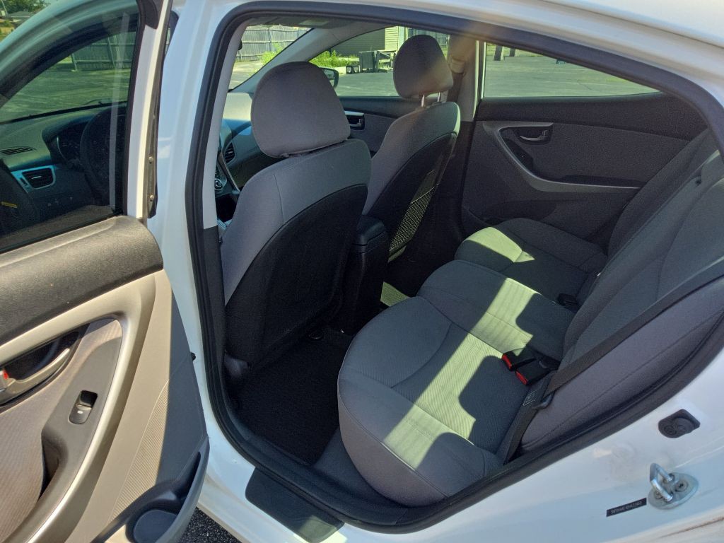 2013 Hyundai Elantra Image 14