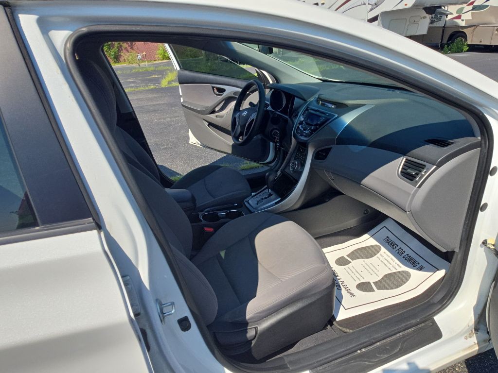 2013 Hyundai Elantra Image 15