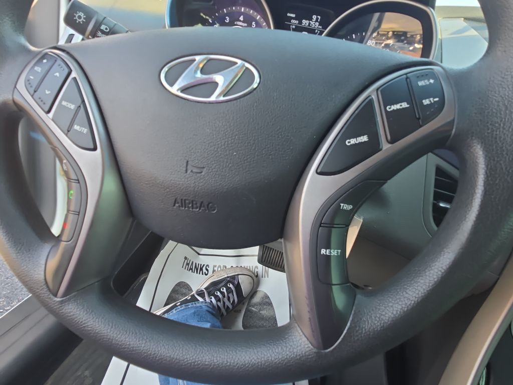 2013 Hyundai Elantra Image 22