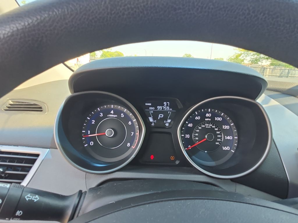 2013 Hyundai Elantra Image 24