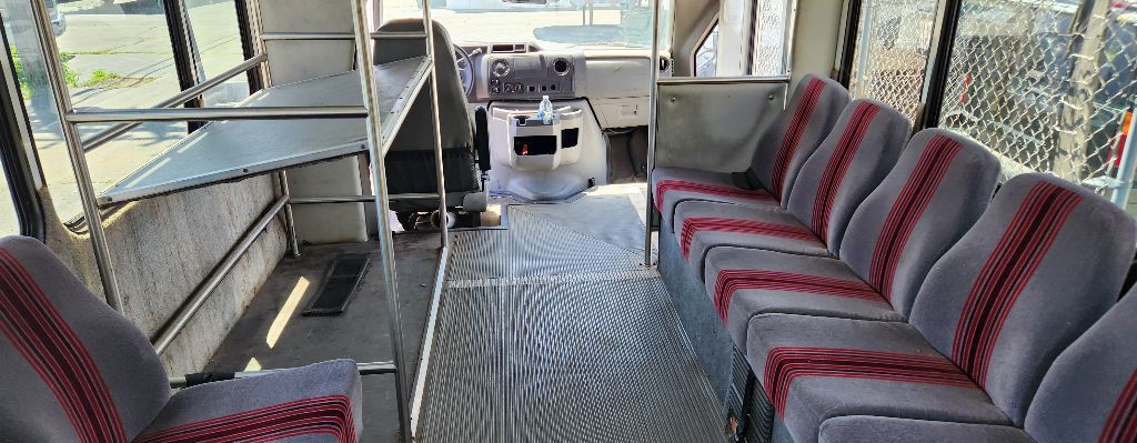 2012 Ford Econoline Image 10